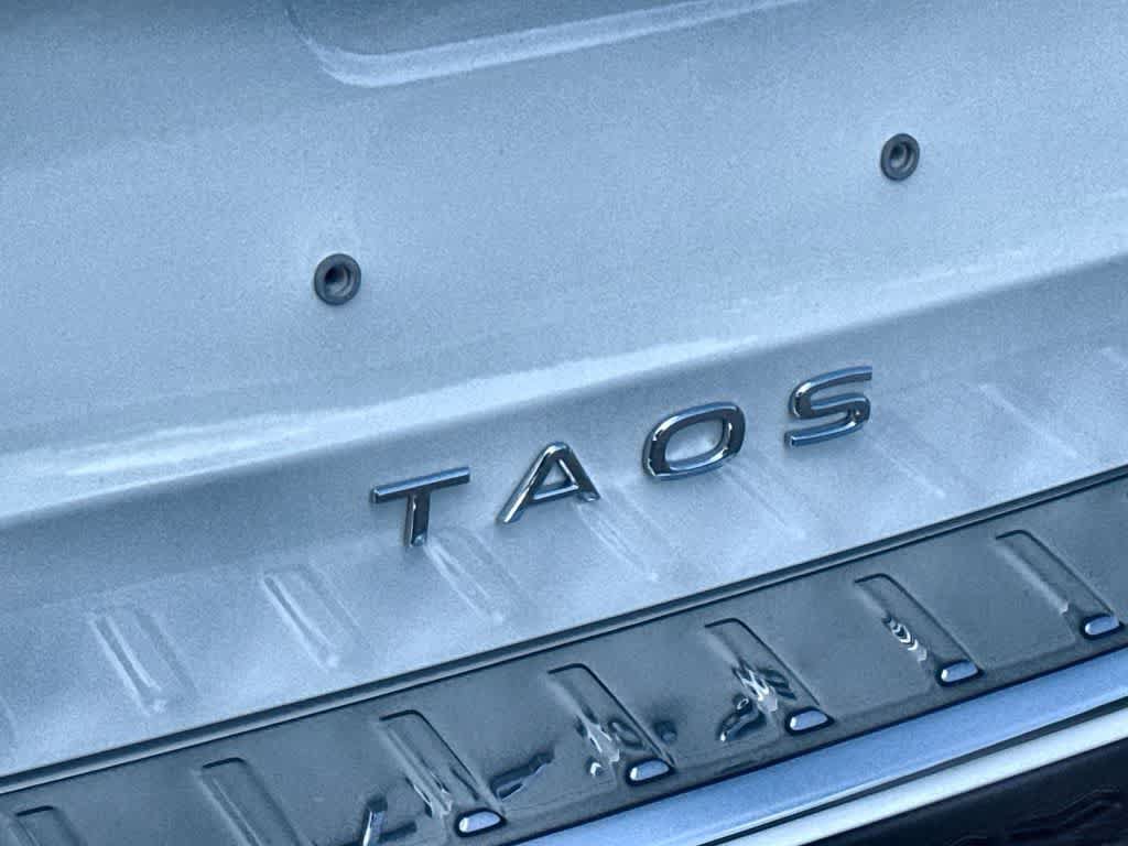 New 2026 Volkswagen Taos SE FWD image 10