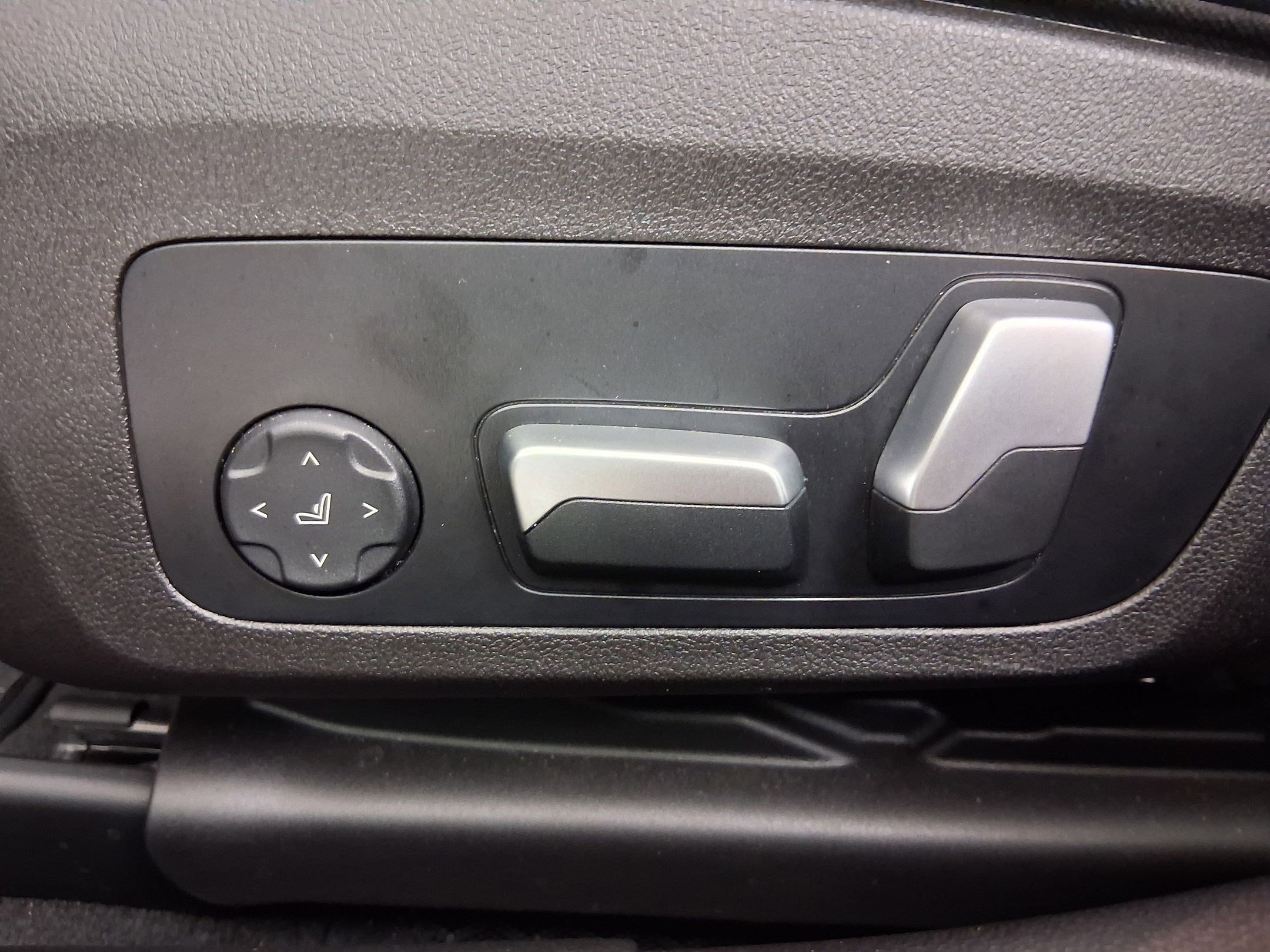 Certified 2023 BMW 330i Sedan w/ Driving Assistance Package image 13