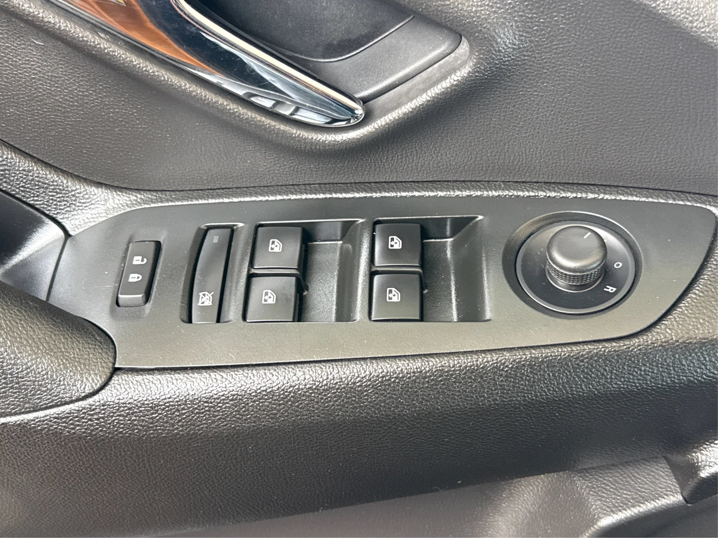 Used 2017 Chevrolet Trax LT w/ LT Convenience Package AWD/4WD image 19