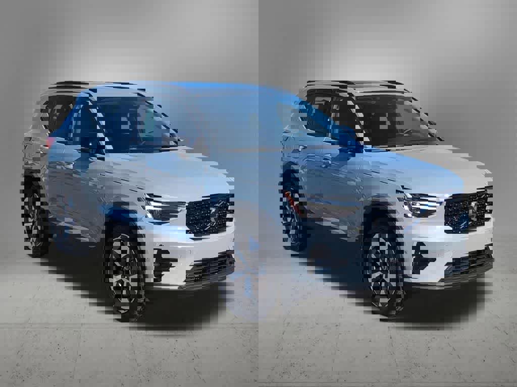 Used 2026 Volvo XC40 B5 Plus w/ Protection Package Premier image 8