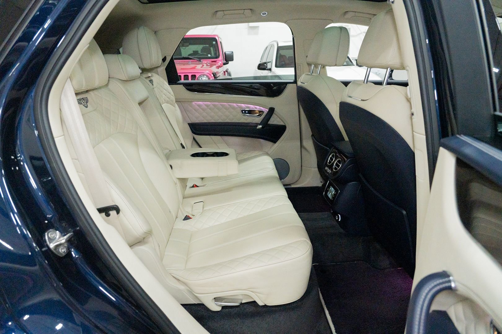 Used 2020 Bentley Bentayga V8 image 35