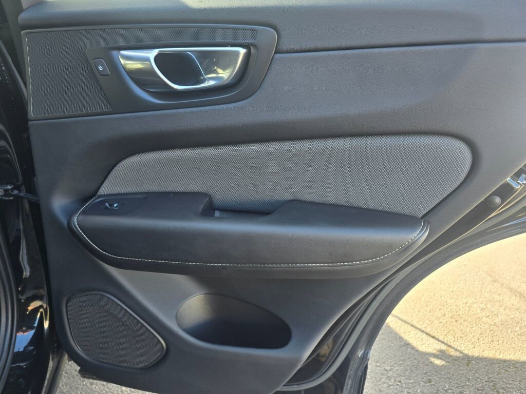 Used 2022 Volvo XC60 T8 R-Design w/ Advanced Package image 24