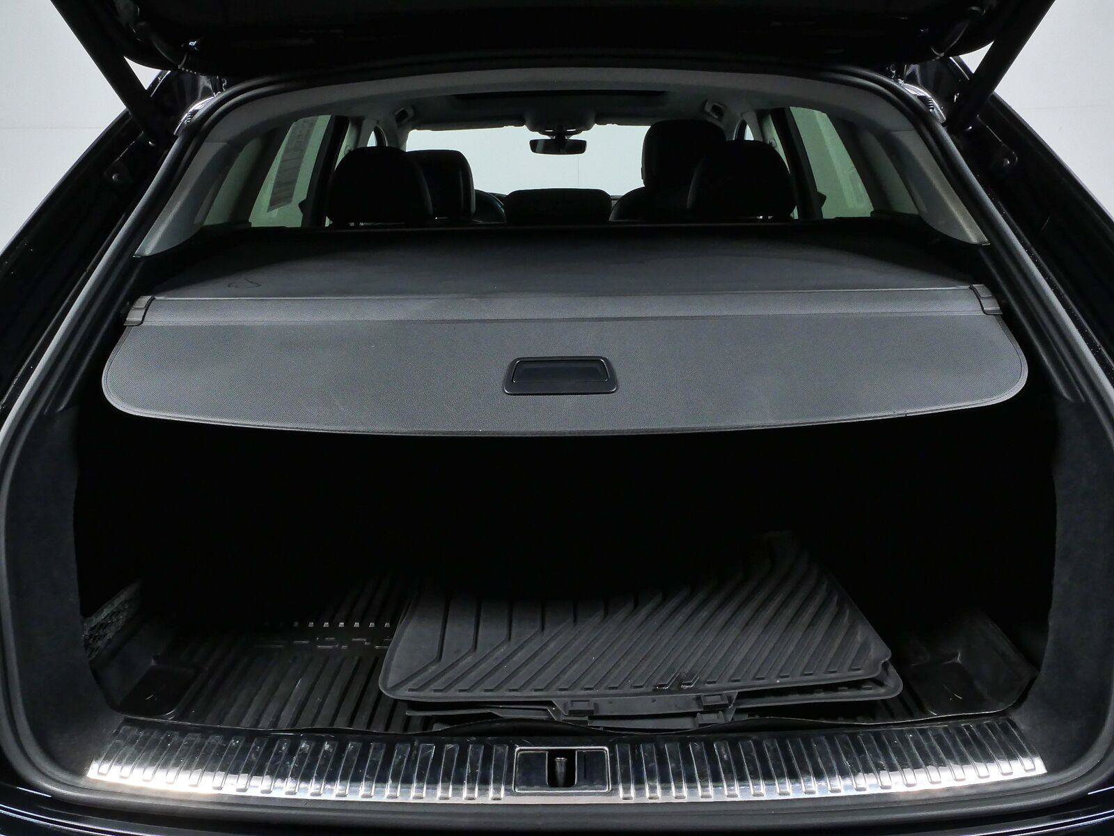 Used 2023 Audi e-tron Premium Plus w/ Premium Plus Package AWD/4WD image 31