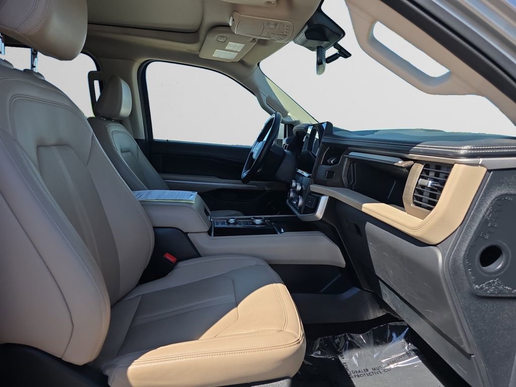 Used 2024 Ford Expedition Limited AWD/4WD image 17