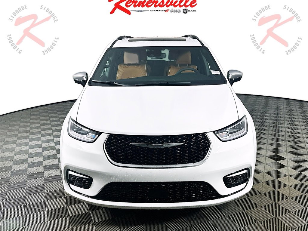 New 2026 Chrysler Pacifica Pinnacle video 2