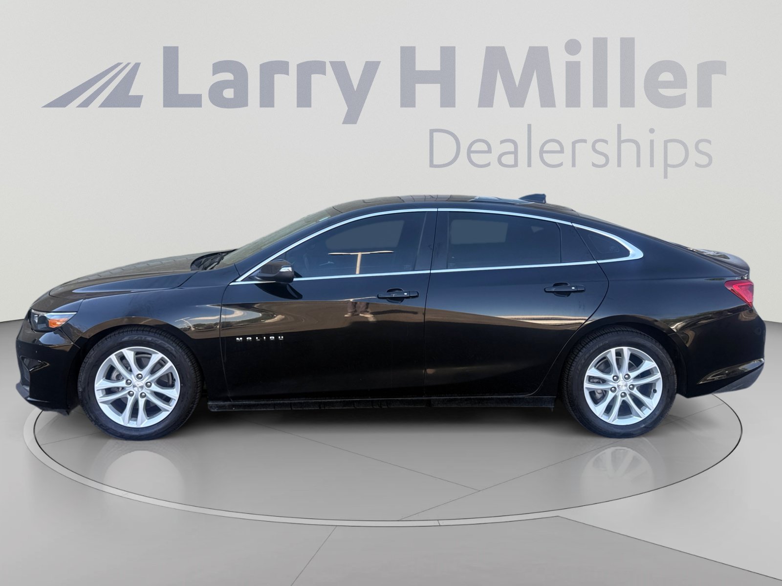 Used 2018 Chevrolet Malibu Hybrid w/ Leather Package FWD image 2