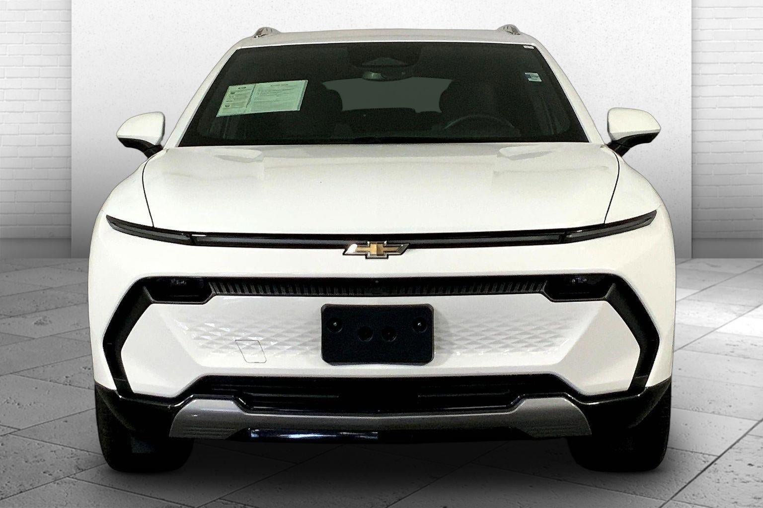 Used 2025 Chevrolet Equinox EV LT FWD image 2