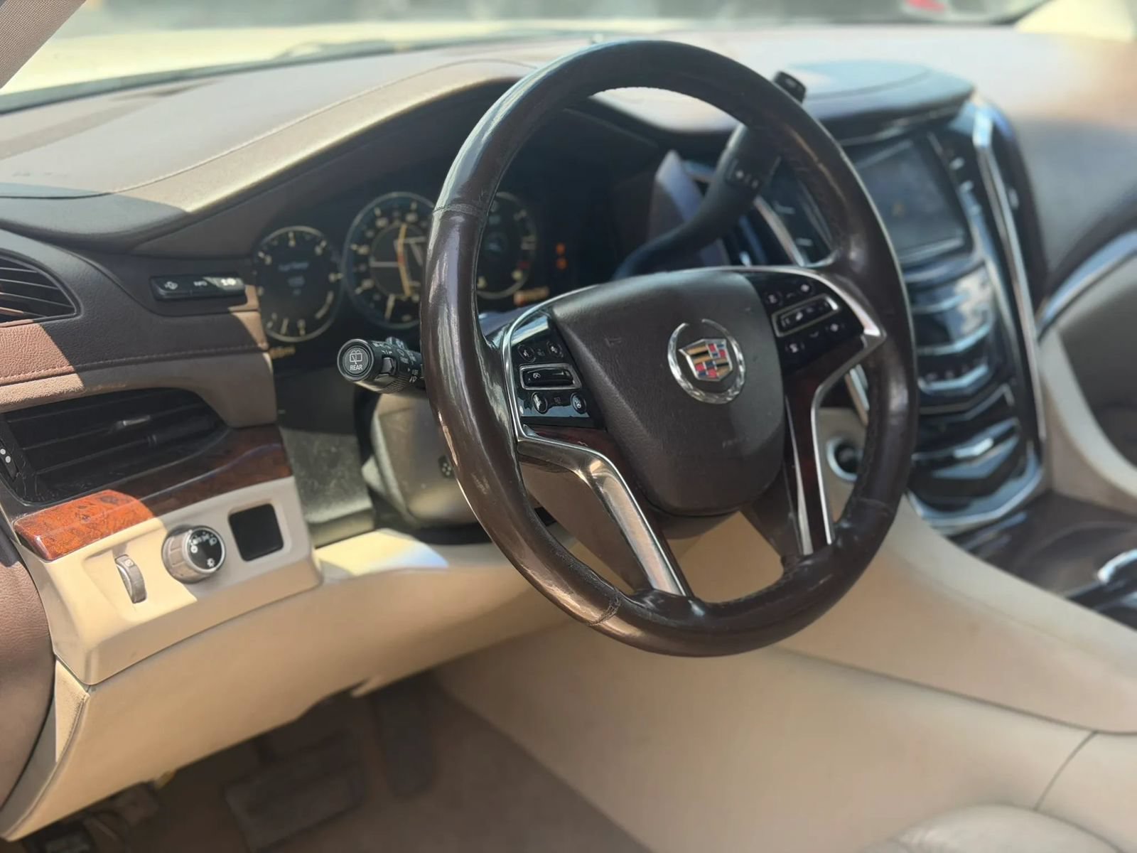 Used 2015 Cadillac Escalade ESV Luxury RWD image 12