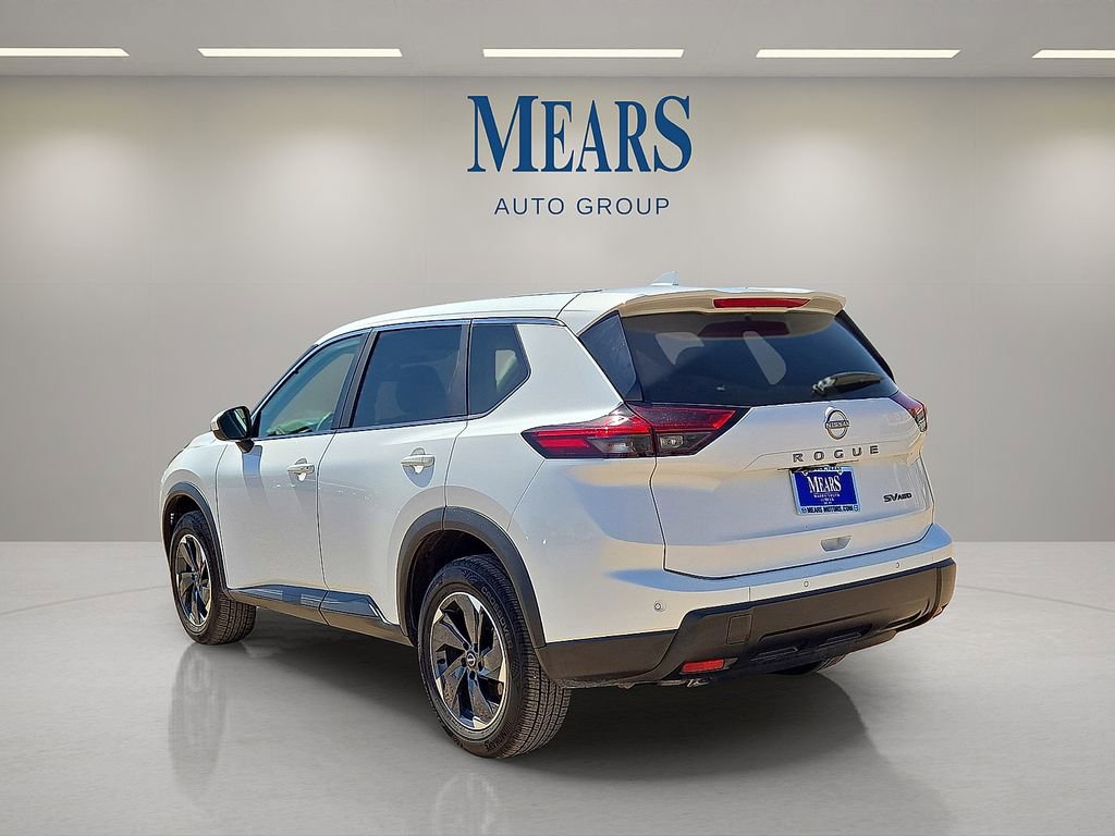 Used 2024 Nissan Rogue SV AWD/4WD image 3