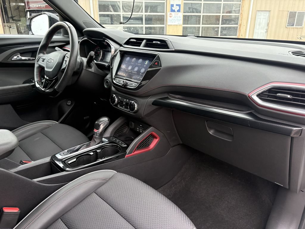 Used 2023 Chevrolet TrailBlazer RS w/ Sun and Liftgate Package FWD image 29