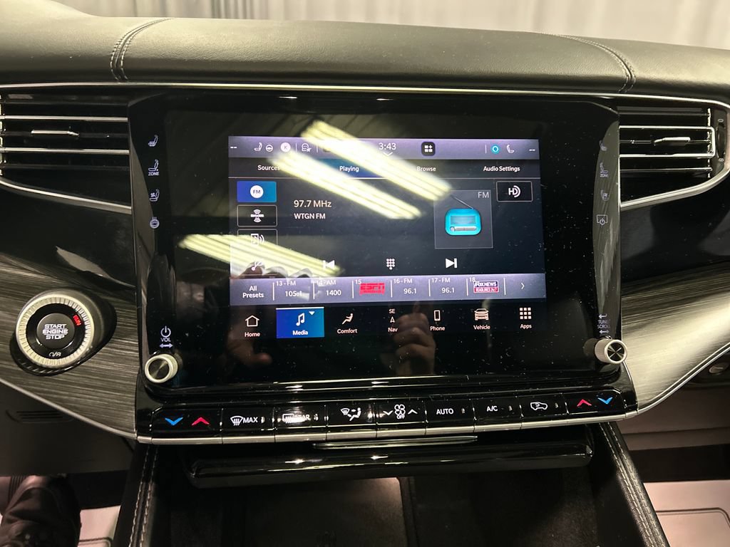 Used 2023 Jeep Wagoneer L Series III w/ Premium Group I AWD/4WD image 17