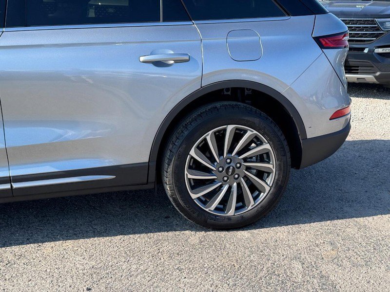 Used 2023 Lincoln Corsair Reserve w/ Towing Package image 11