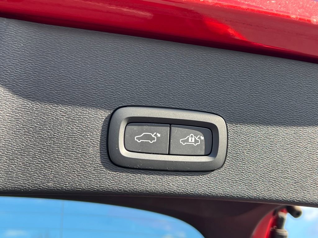 Used 2022 Volvo C40 P8 Recharge Ultimate image 16