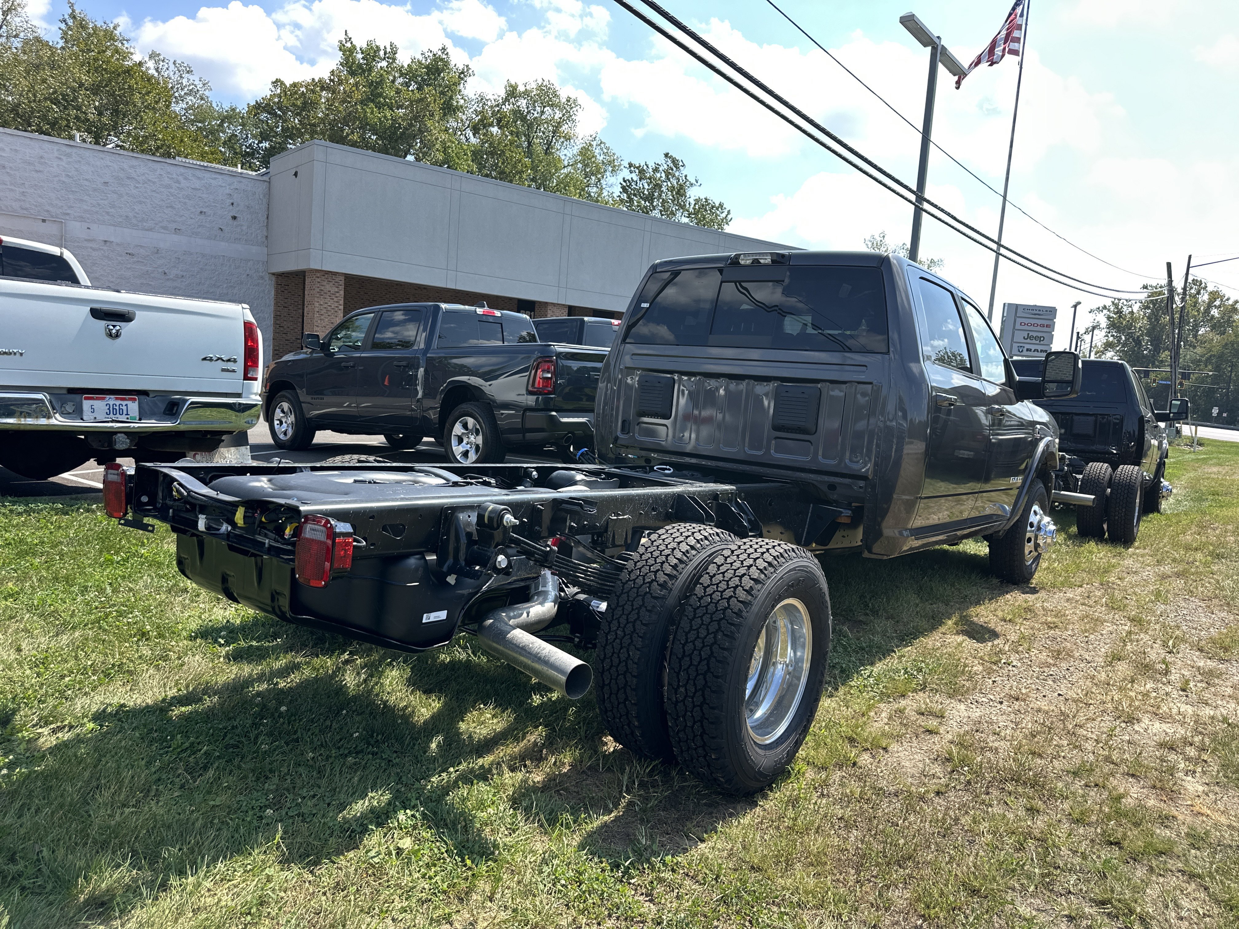 New 2027 RAM 3500 Big Horn w/ Laramie Trim Package AWD/4WD image 17