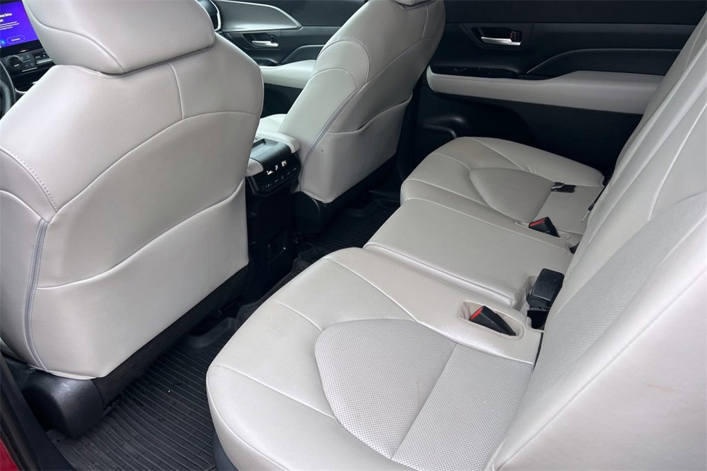 Certified 2024 Toyota Grand Highlander XLE image 14