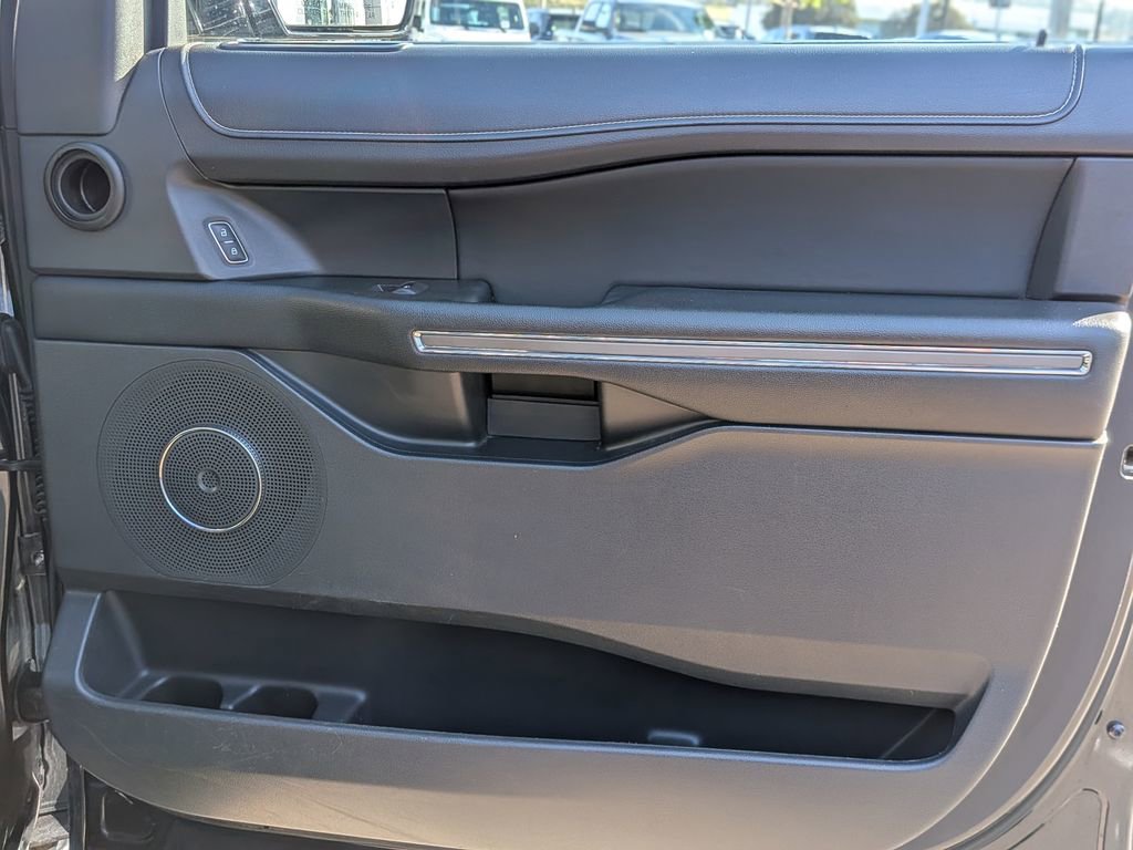 Used 2024 Ford Expedition XLT image 26