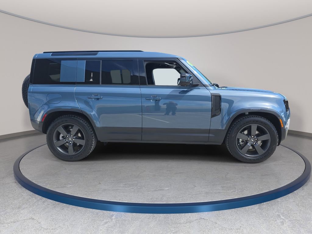 Used 2025 Land Rover Defender 110 S image 4