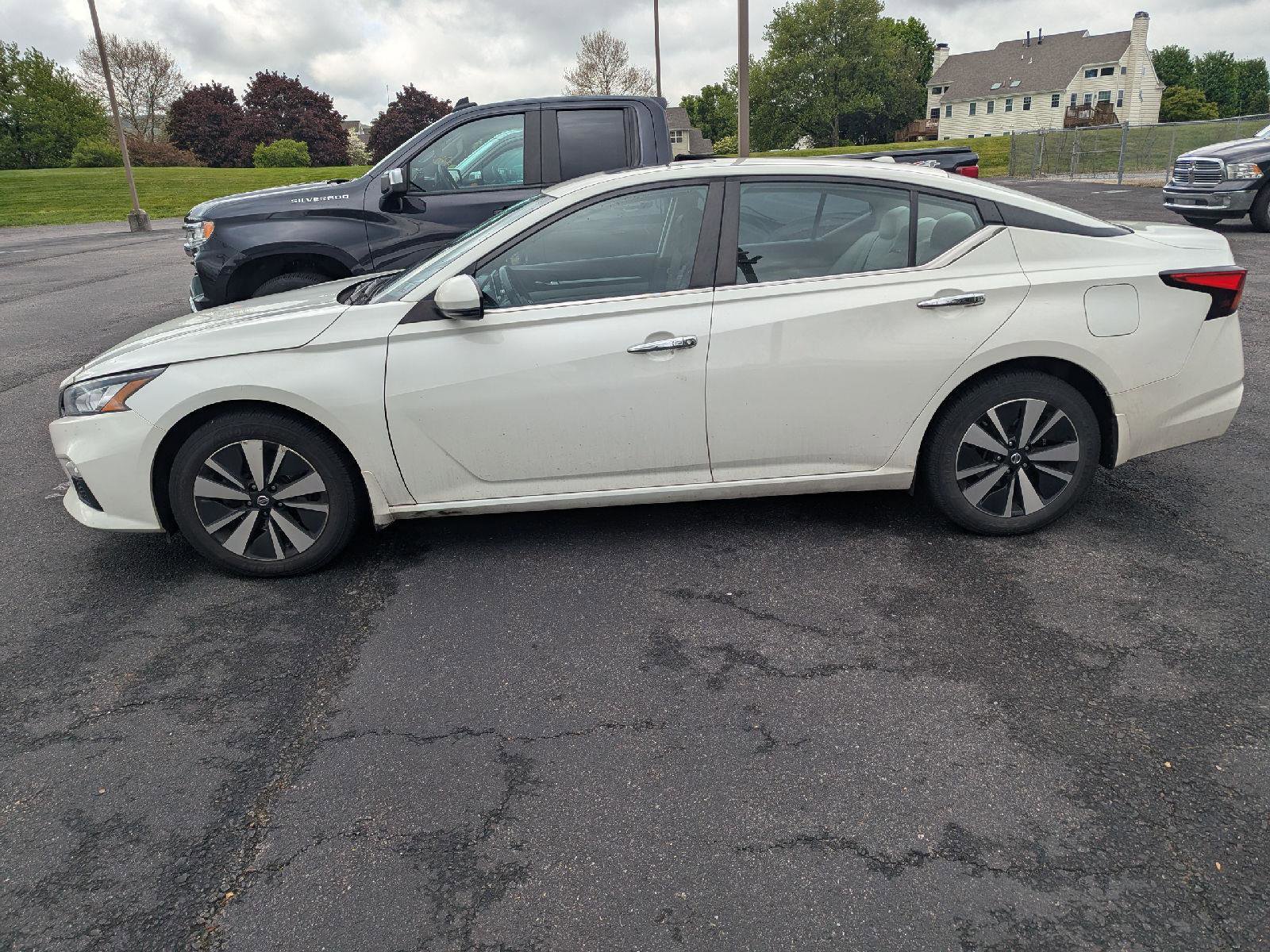 Used 2021 Nissan Altima 2.5 SV w/ SV Premium Package AWD/4WD image 3