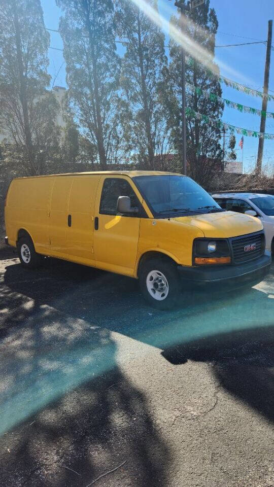 Used 2012 GMC Savana 2500 Extended RWD image 2