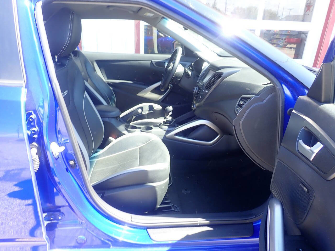 Used 2013 Hyundai Veloster Turbo FWD image 18