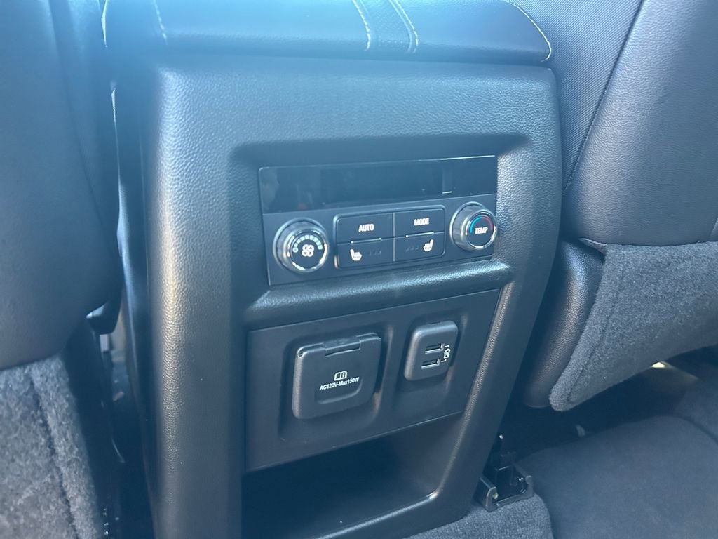 Used 2023 Chevrolet Traverse Premier AWD/4WD image 32