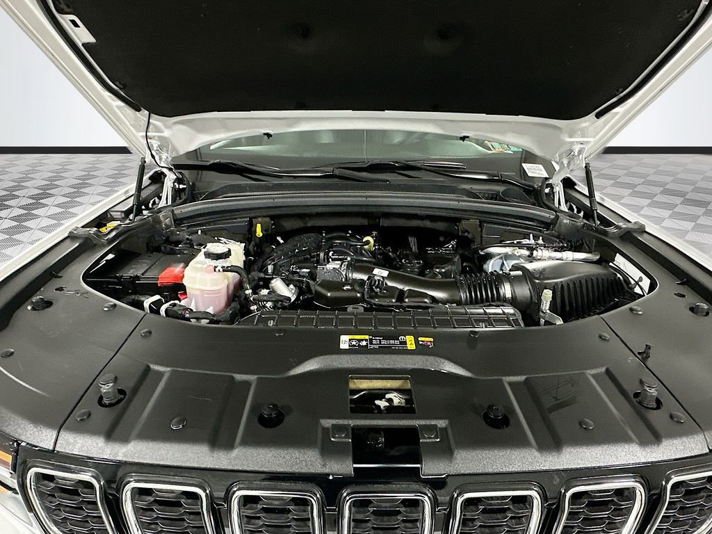 Certified 2024 Jeep Grand Cherokee Limited w/ Trailer Tow Package AWD/4WD image 30