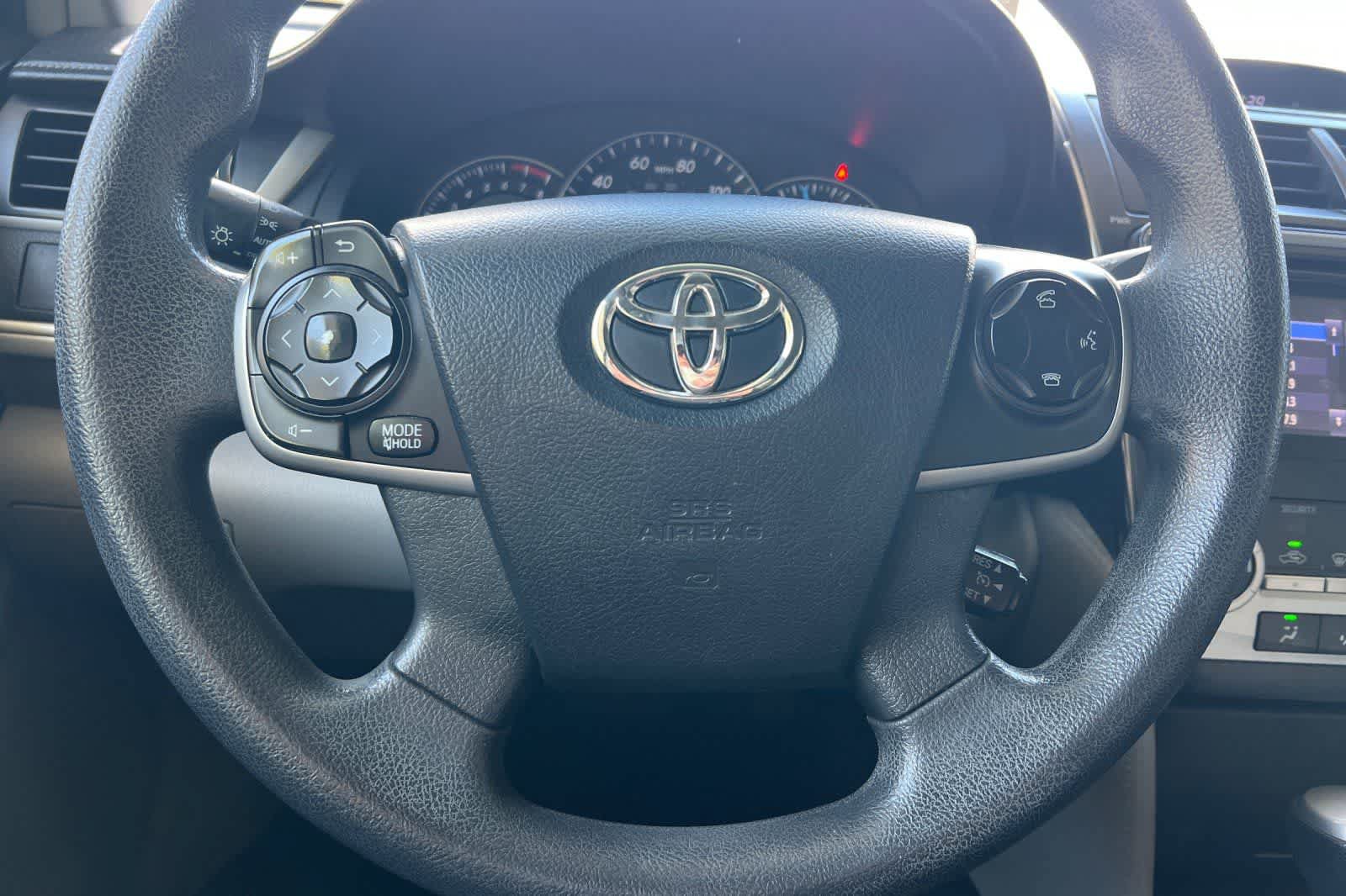 Used 2014 Toyota Camry LE FWD image 23