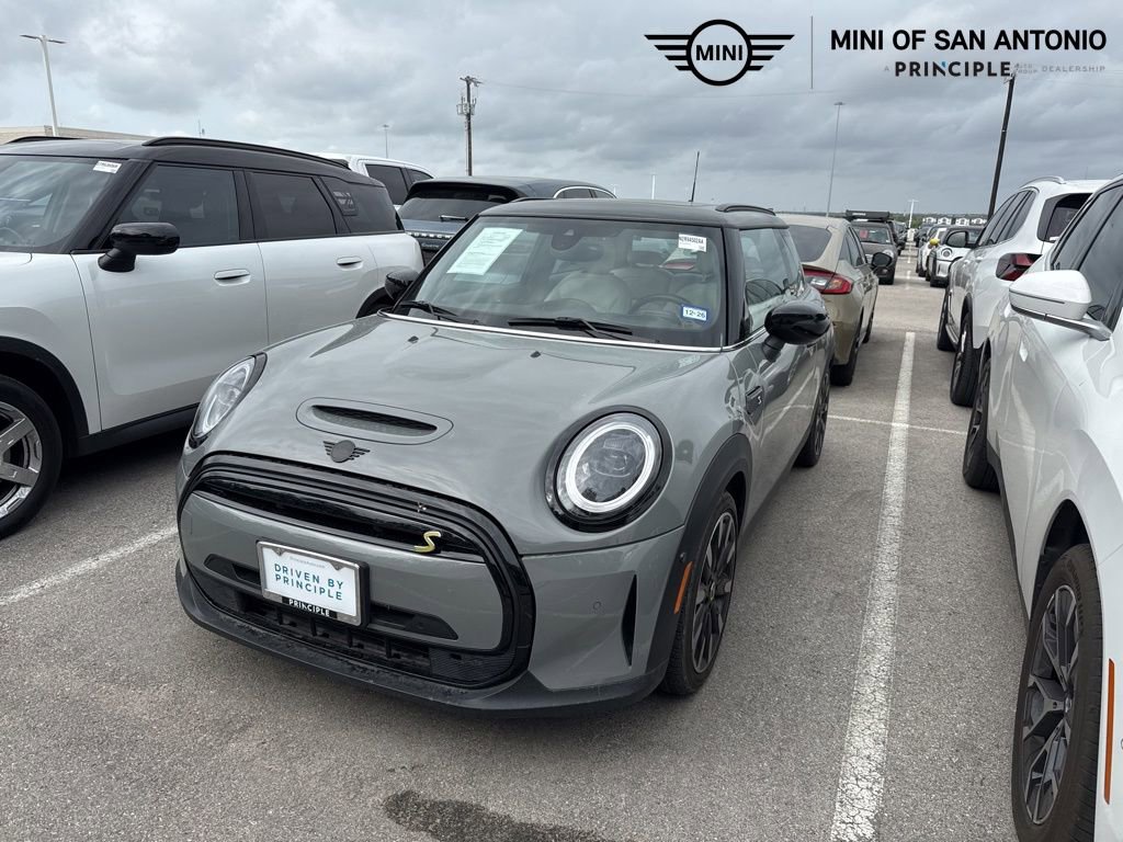 Used 2022 MINI Cooper SE image 1