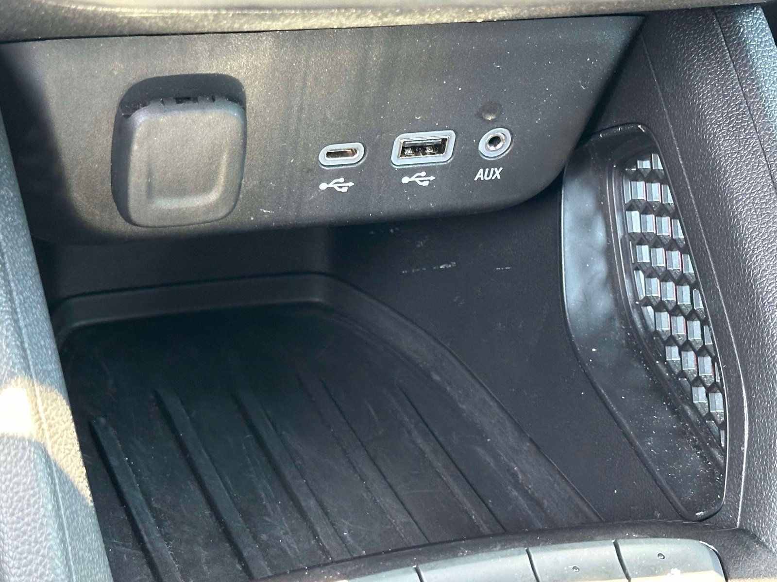 Used 2023 Chevrolet TrailBlazer RS w/ Convenience Package FWD image 31