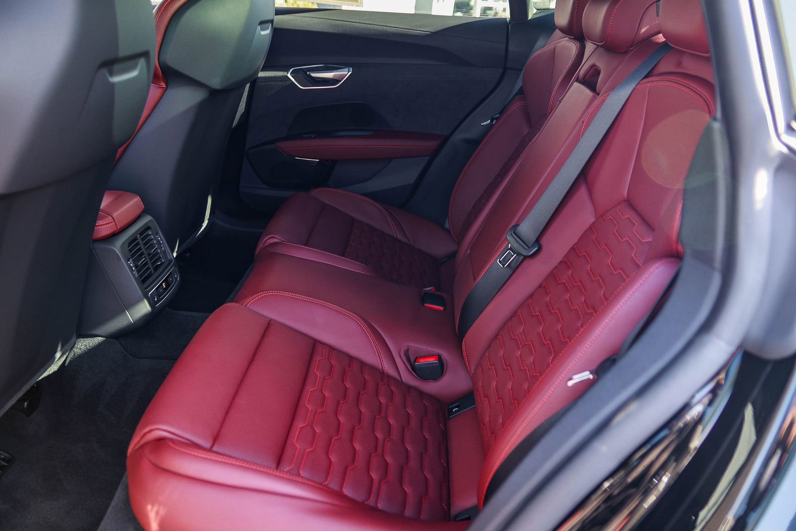 Used 2022 Audi e-tron GT Prestige w/ Prestige Package image 19