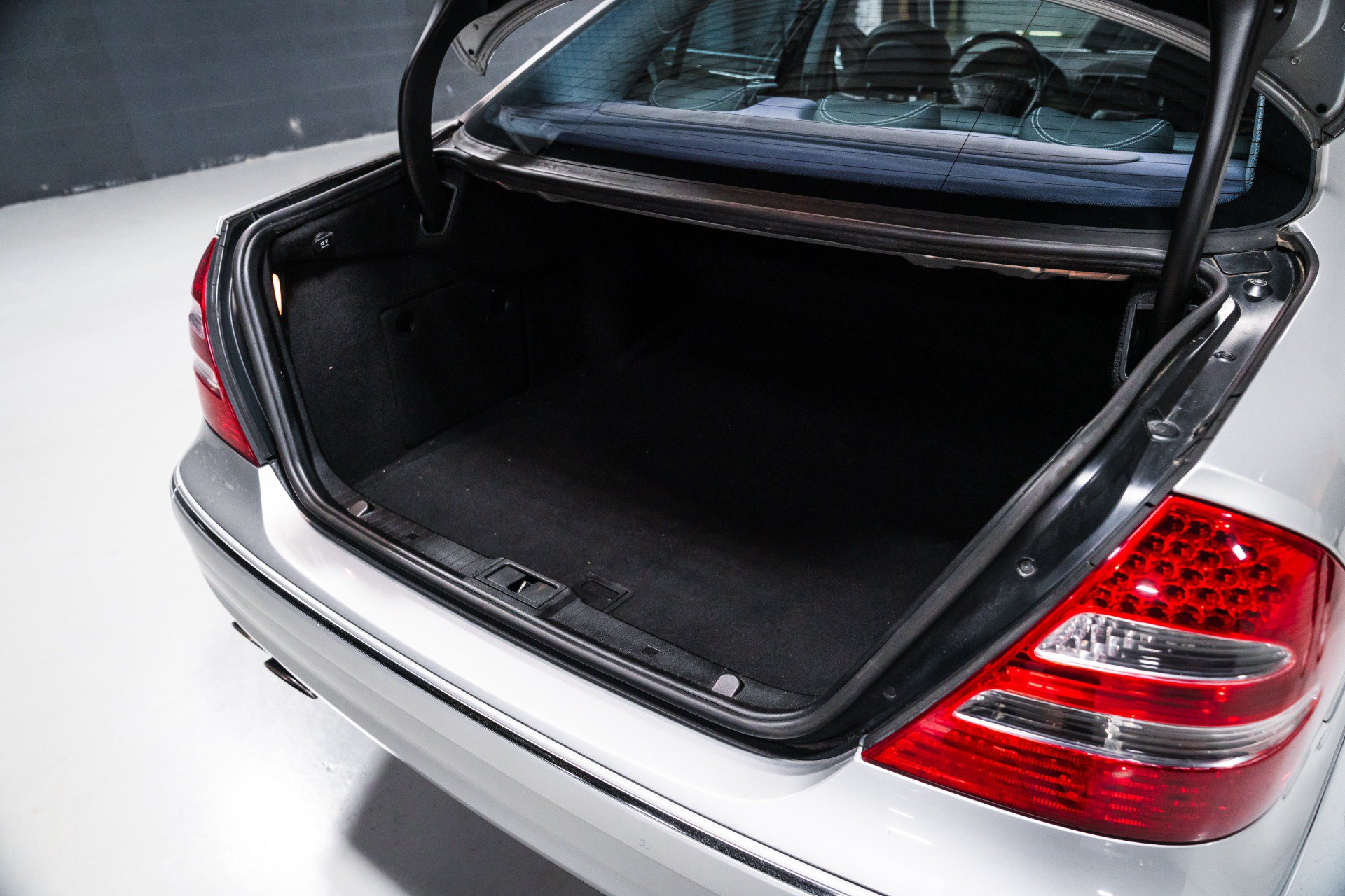 Used 2005 Mercedes-Benz E 55 AMG Sedan image 16