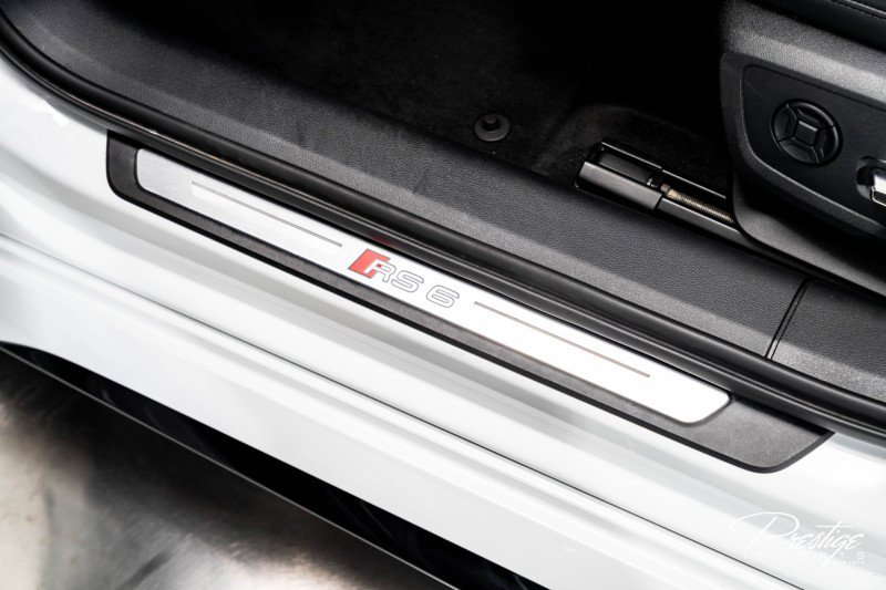 Used 2022 Audi RS 6 w/ Executive Package image 26