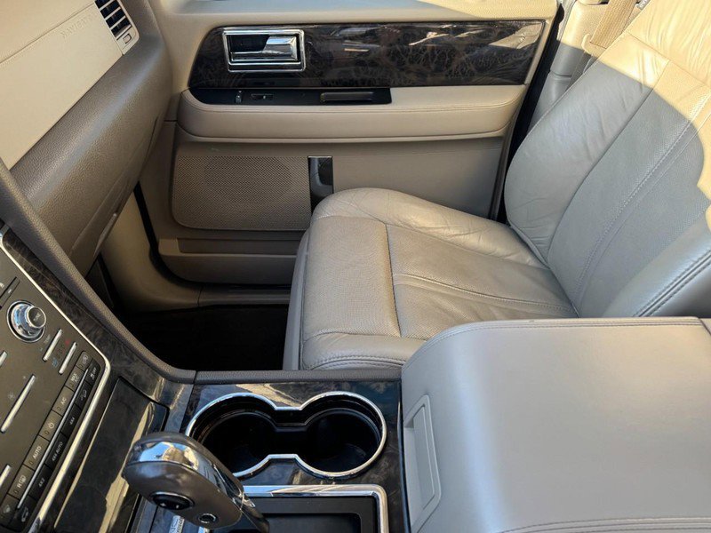 Used 2015 Lincoln Navigator L 4WD image 15