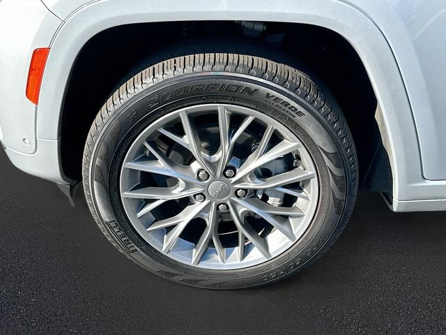 Used 2025 Jeep Grand Cherokee Summit image 8
