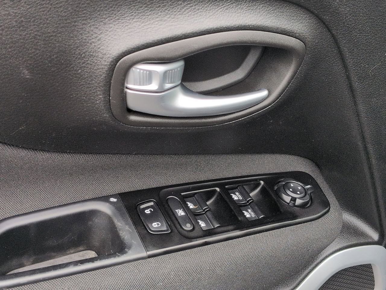 Used 2020 Jeep Renegade Sport w/ Sport Appearance Group image 10