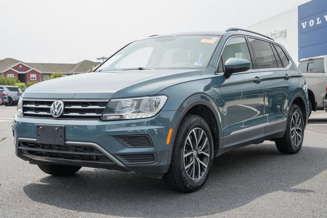 Used 2020 Volkswagen Tiguan SE w/ Panoramic Sunroof Package AWD/4WD image 3