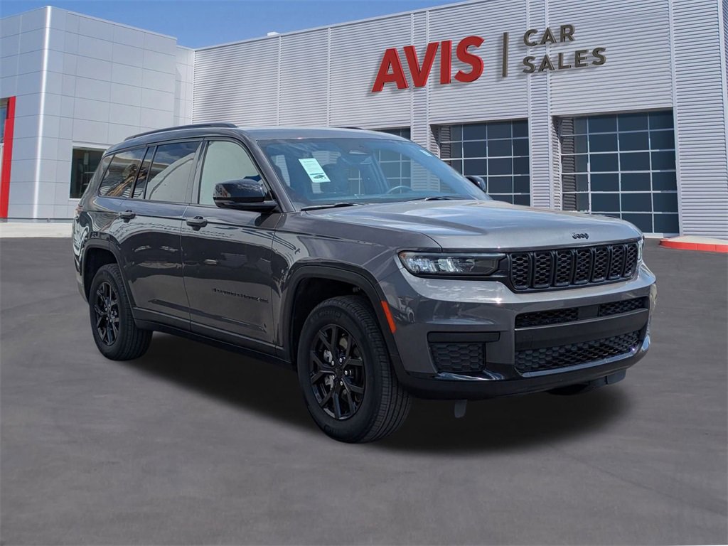 Used 2024 Jeep Grand Cherokee L Laredo image 3