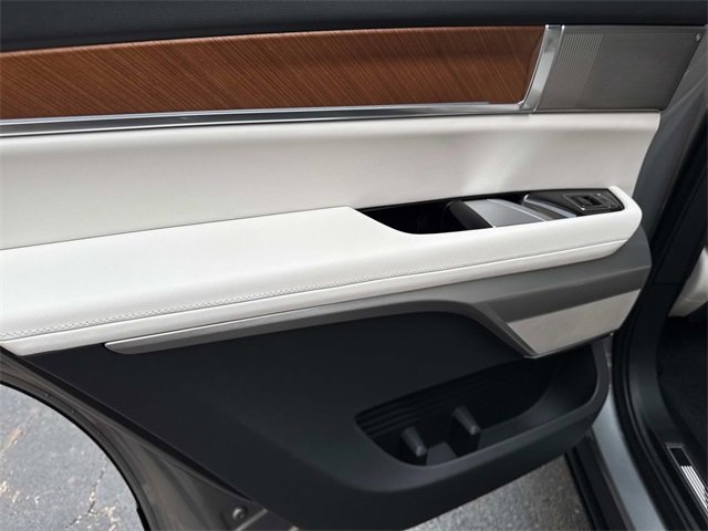 New 2026 Cadillac Vistiq Luxury w/ LPO, Floor Liner Package image 12