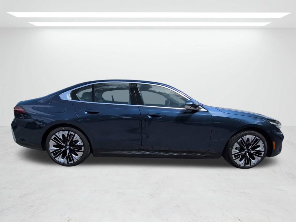 New 2026 BMW i5 eDrive40 w/ Premium Package AWD/4WD image 3