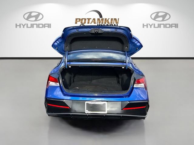 Used 2024 Hyundai Elantra SEL w/ Convenience Package FWD image 24