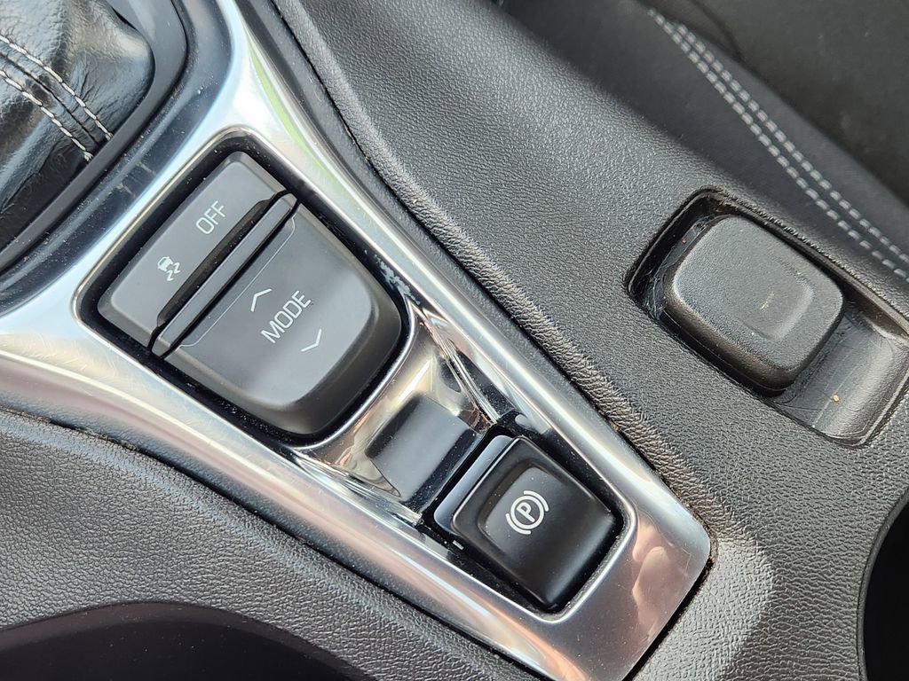 Used 2019 Chevrolet Camaro LT RWD image 19