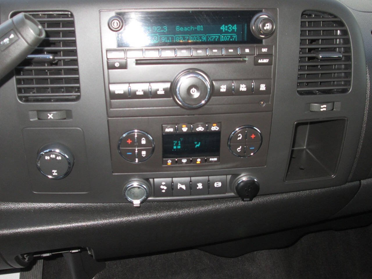 Used 2011 Chevrolet Silverado 2500 LT w/ Interior Plus Package AWD/4WD image 24
