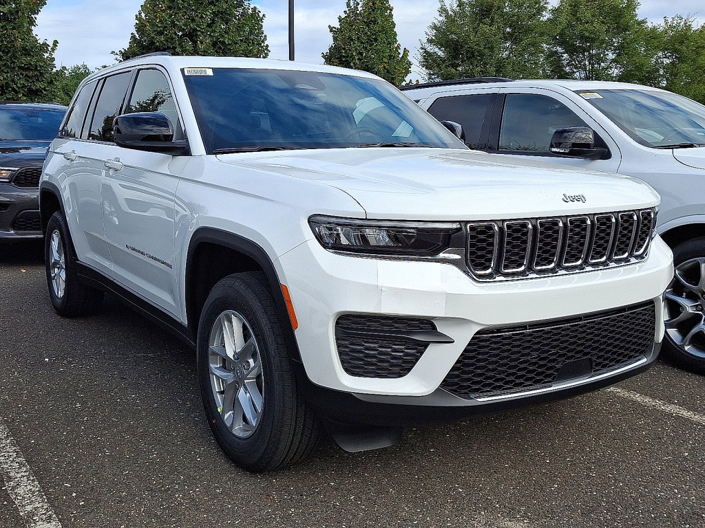 New 2025 Jeep Grand Cherokee Laredo X image 3