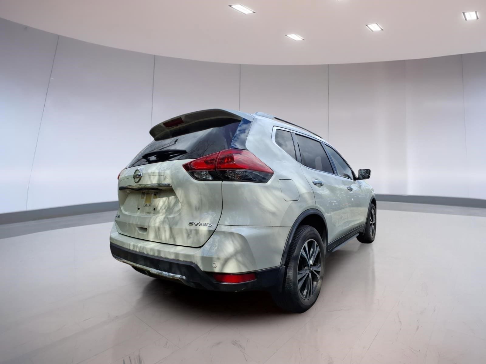 Used 2019 Nissan Rogue SV w/ Premium Package image 4