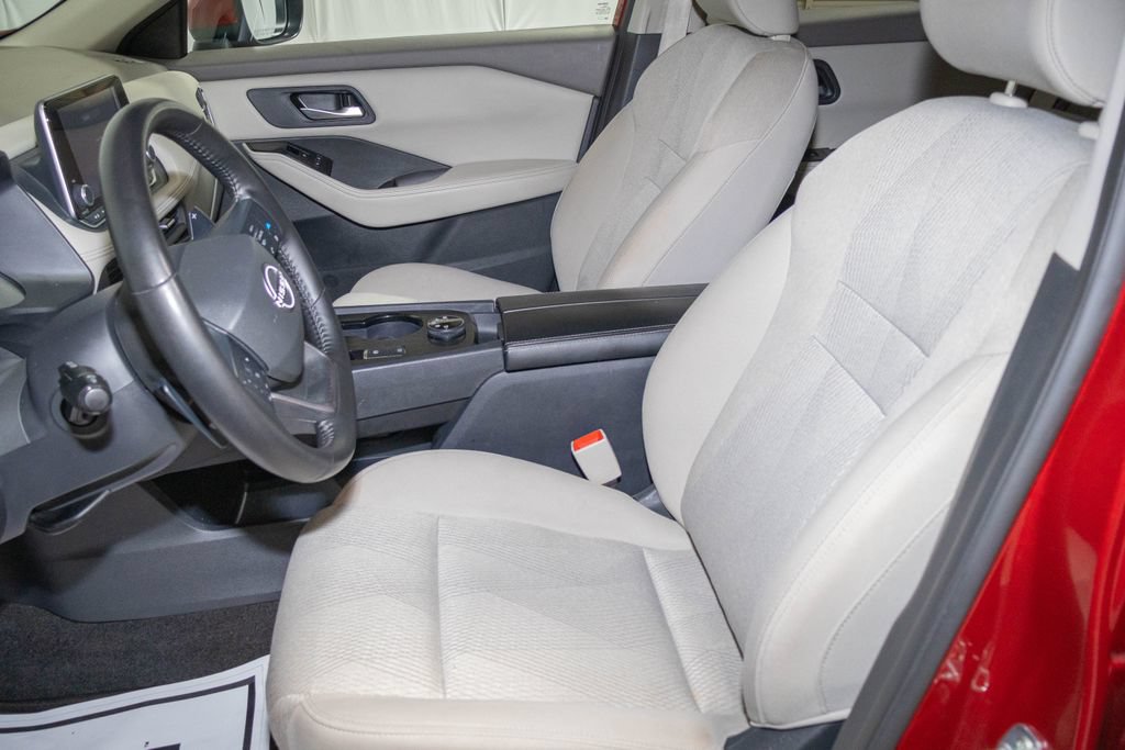 Used 2025 Nissan Rogue SV AWD/4WD image 10