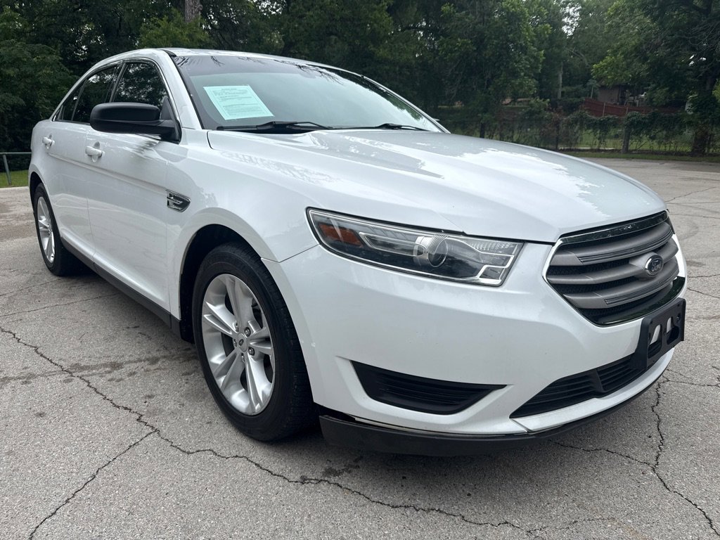 Used 2017 Ford Taurus SE FWD image 1