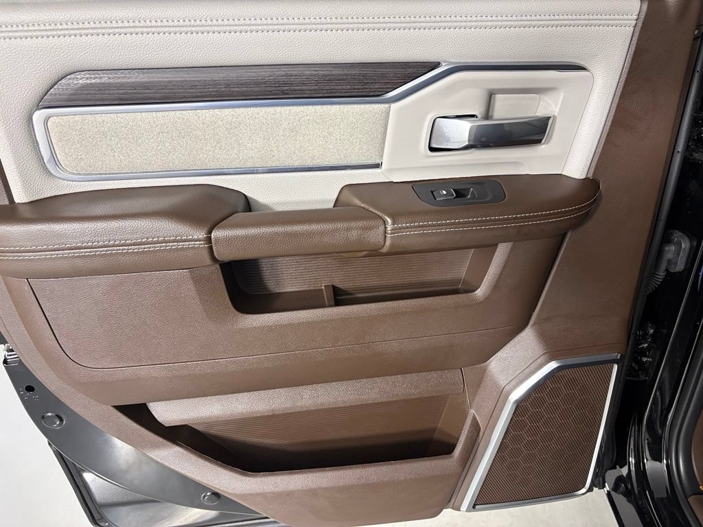New 2026 RAM 2500 Laramie AWD/4WD image 34