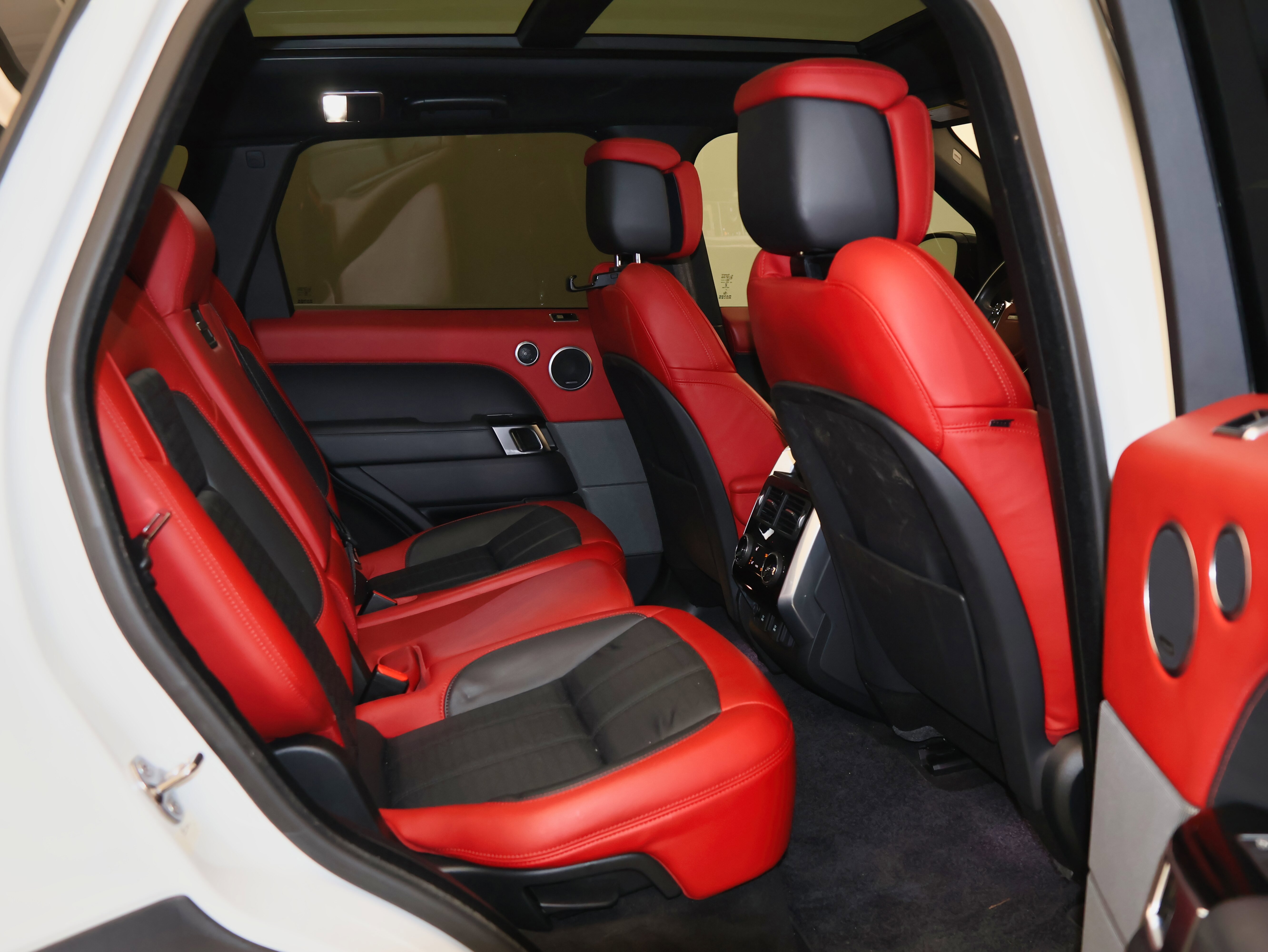 Used 2018 Land Rover Range Rover Sport HSE Dynamic image 39