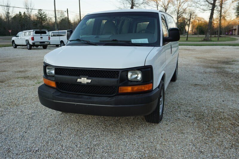 Used 2010 Chevrolet Express 1500 RWD image 5