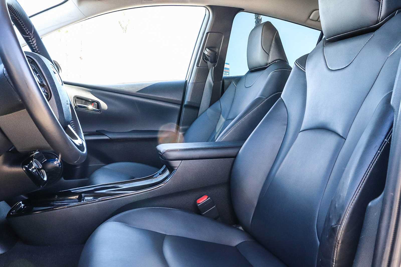 Used 2022 Toyota Prius Prime XLE FWD image 28